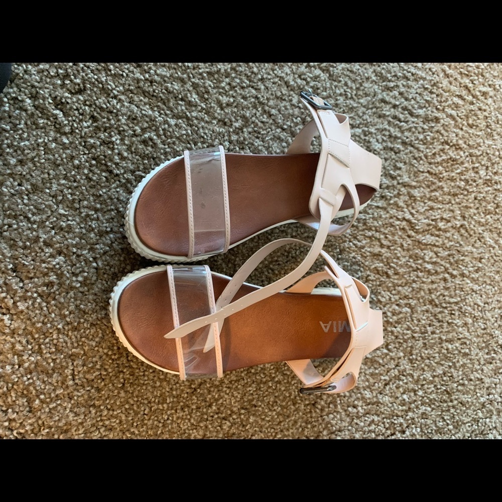 Mia Lunna size 7.5